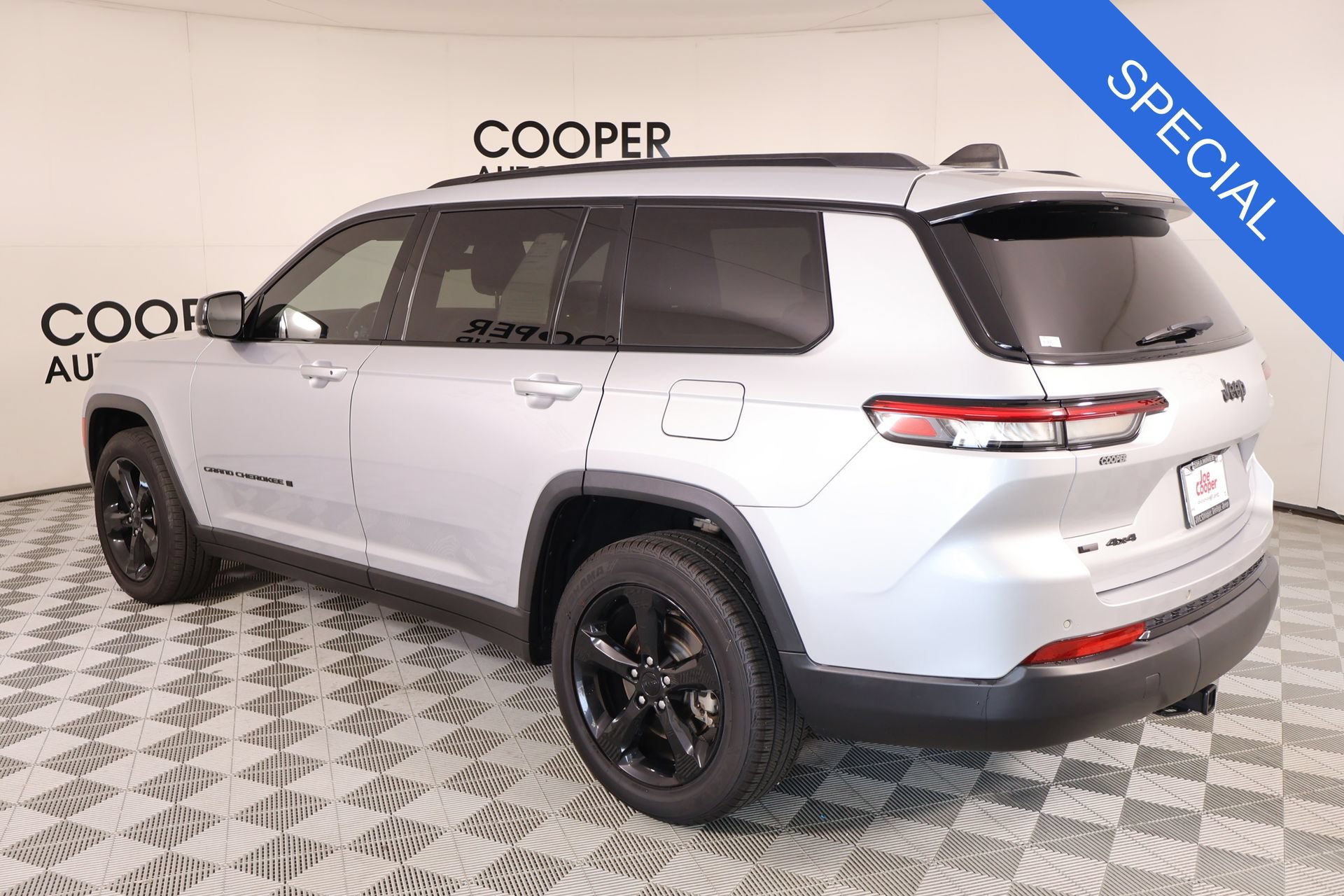 Used 2021 Jeep Grand Cherokee L Laredo AWD/4WD image 23