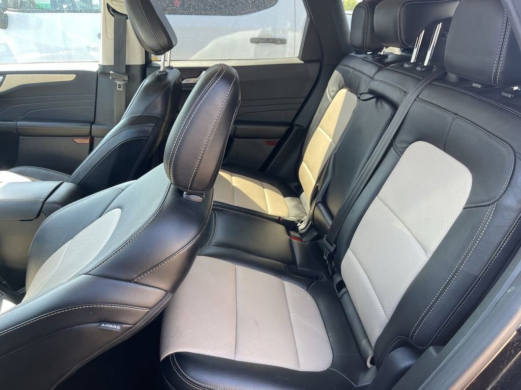 Used 2022 Ford Escape Titanium w/ Titanium Premium Package image 9