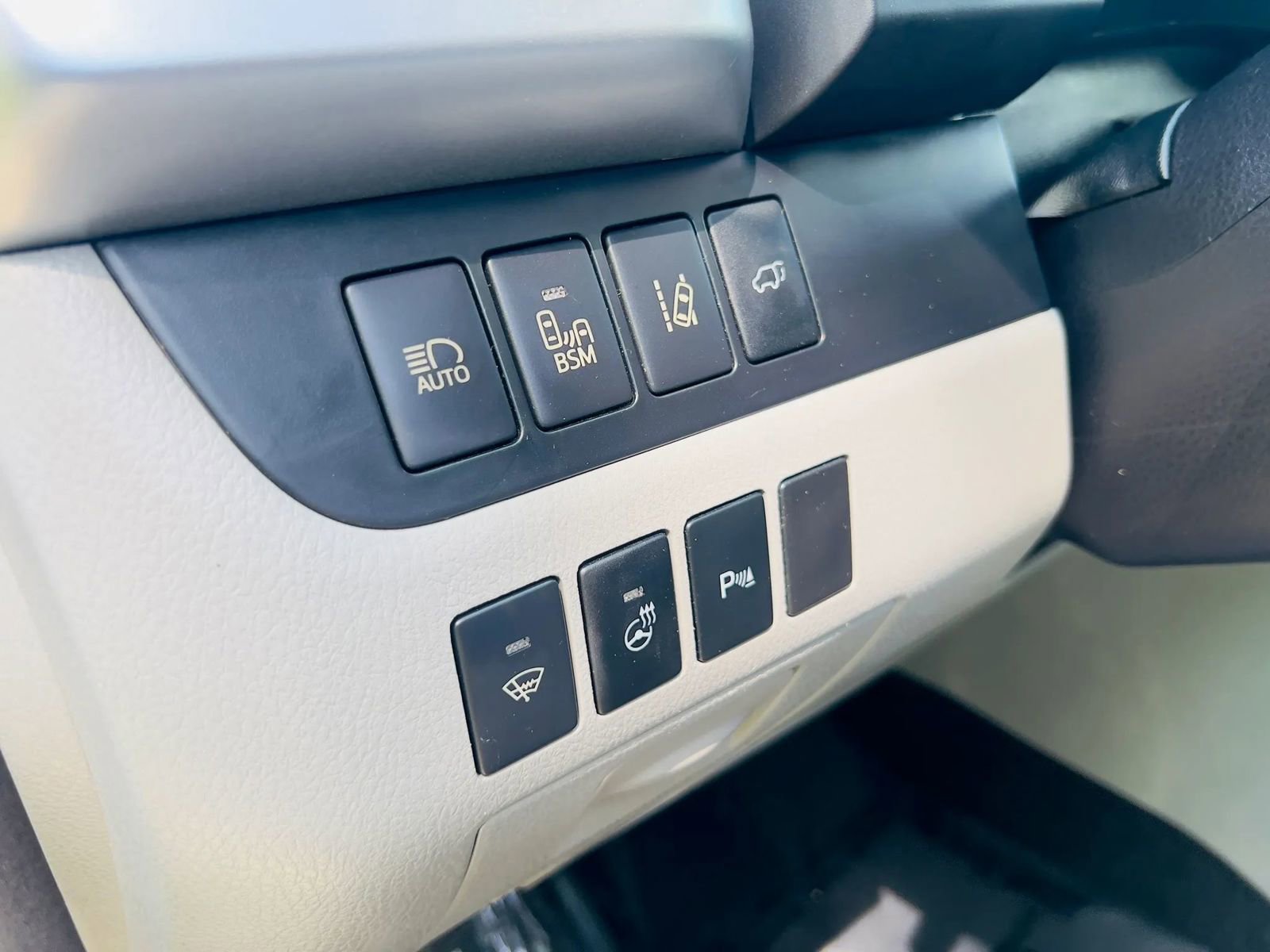 Used 2014 Toyota Highlander Limited Platinum AWD/4WD image 32