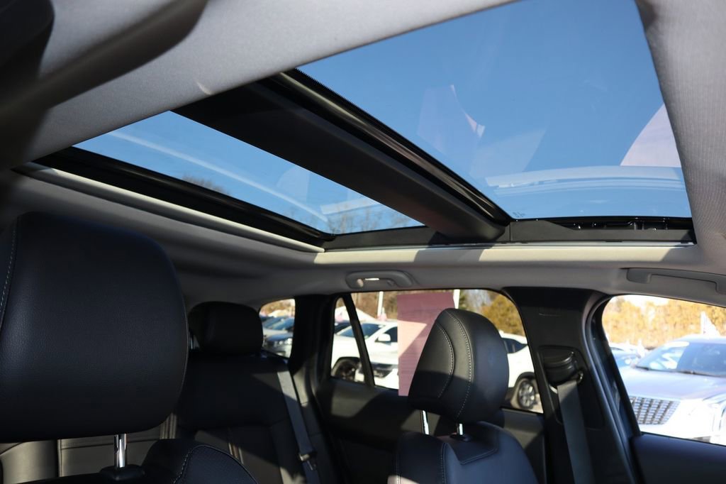 Used 2025 MAZDA CX-50 AWD 2.5 Hybrid w/ Premium Pkg image 22