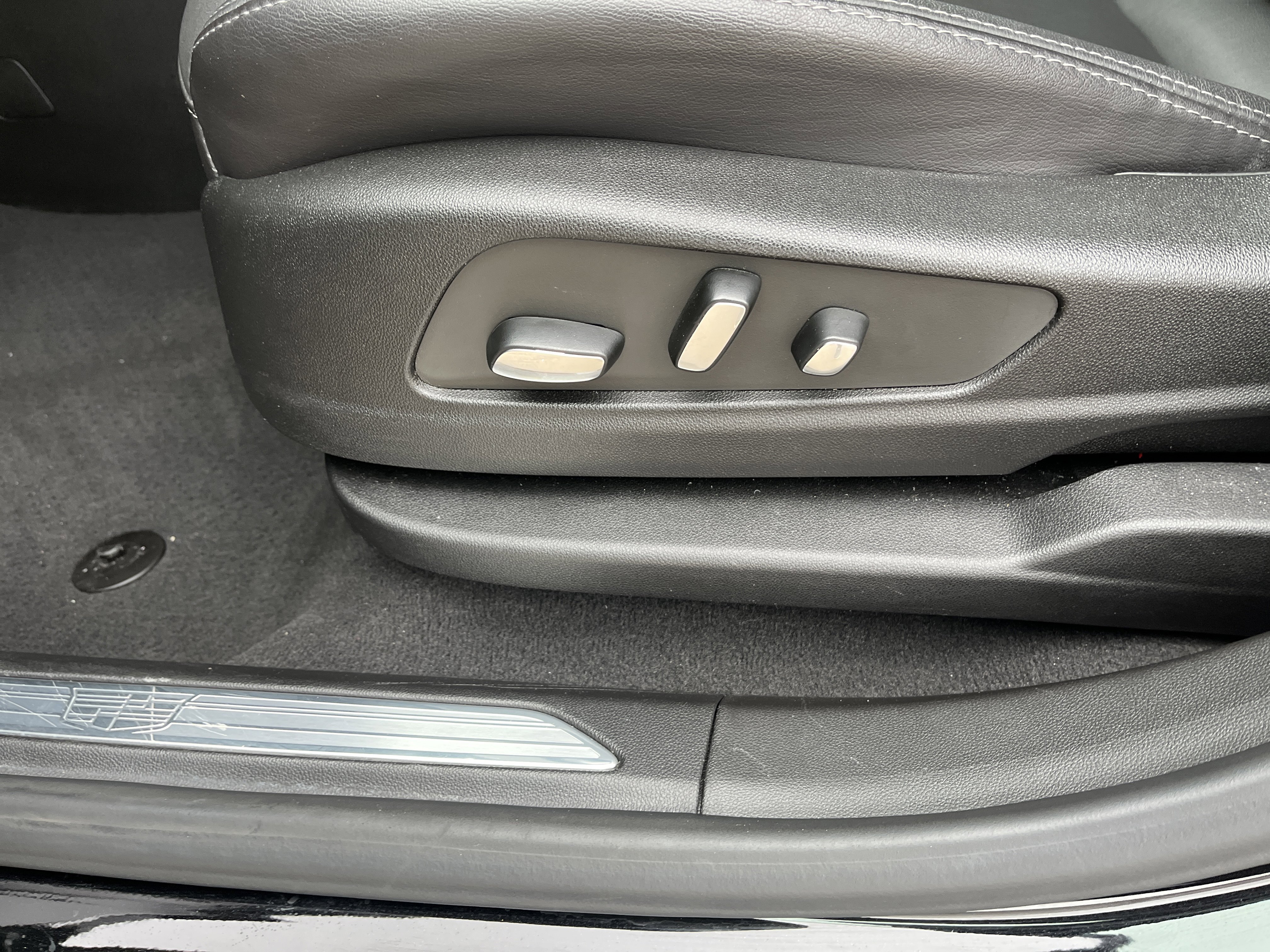 Used 2025 Cadillac XT5 Premium Luxury image 10