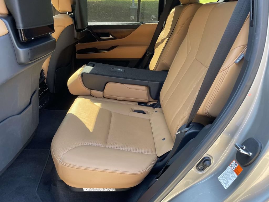 Used 2024 Lexus LX 600 4WD w/ Luxury Package image 8
