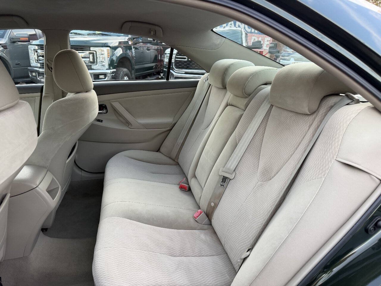 Used 2011 Toyota Camry LE FWD image 15