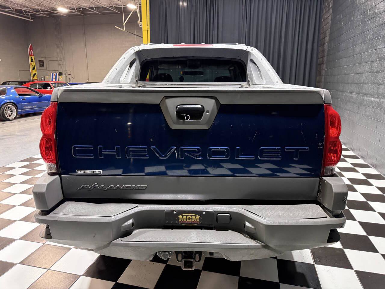 Used 2002 Chevrolet Avalanche 1500 4dr 4WD Crew Cab SB w/ Off-Road Suspension Pkg image 11