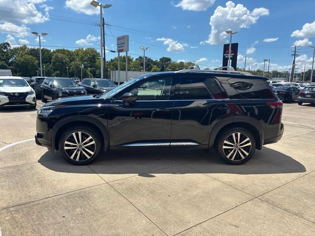 Used 2024 Nissan Pathfinder Platinum FWD image 4