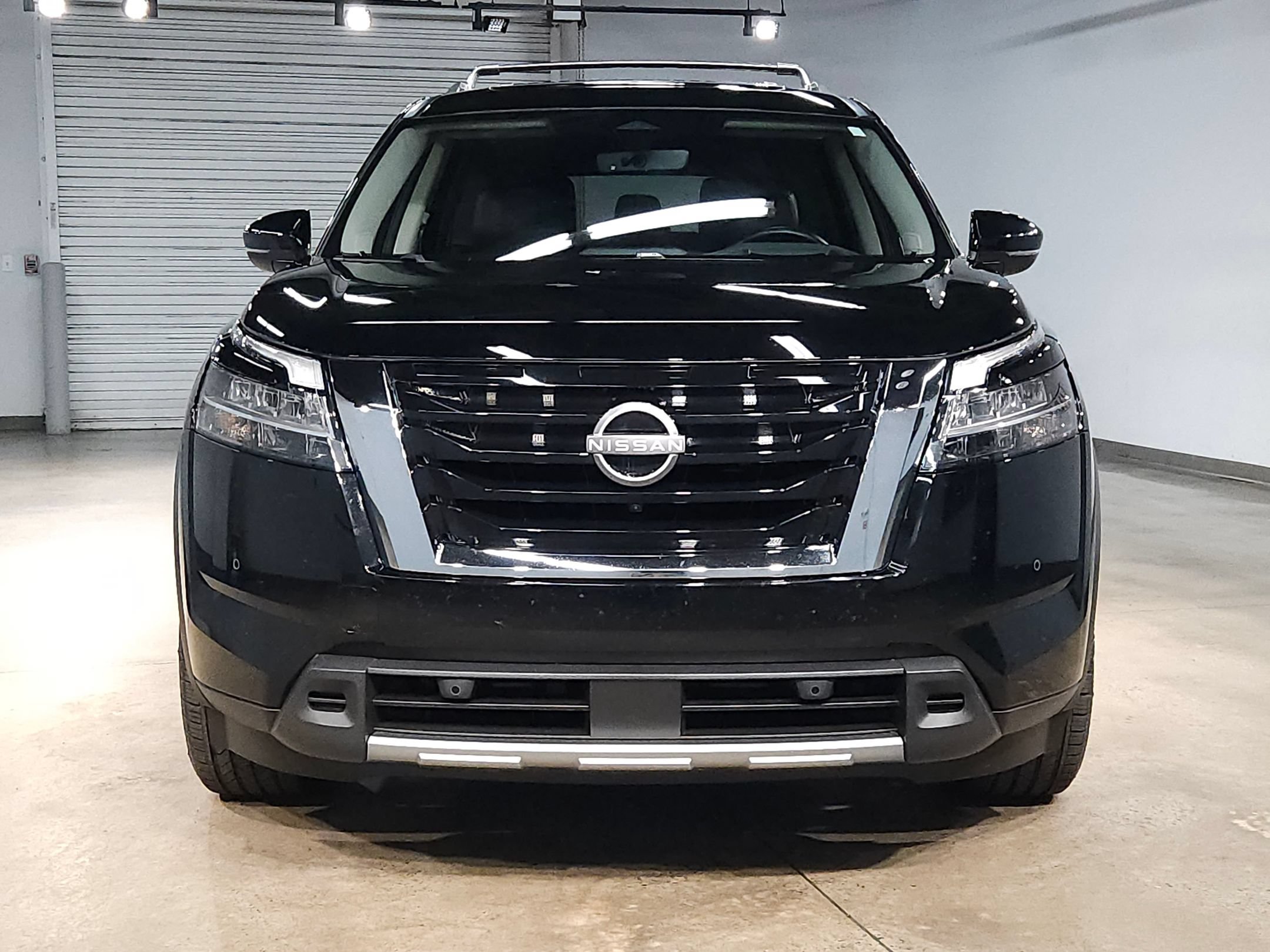 Used 2024 Nissan Pathfinder Platinum w/ Cargo Package FWD image 2