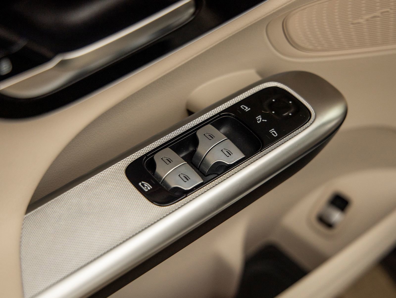 Used 2025 Mercedes-Benz GLC 300 image 18