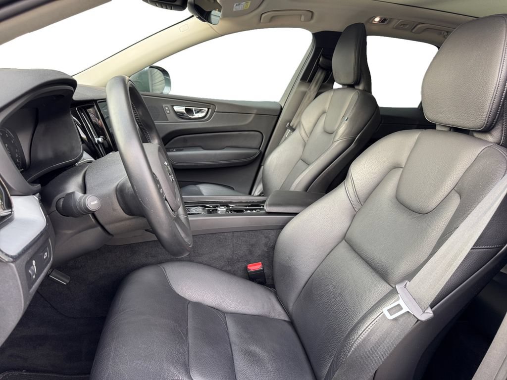 Used 2020 Volvo XC60 T5 Momentum AWD/4WD image 10