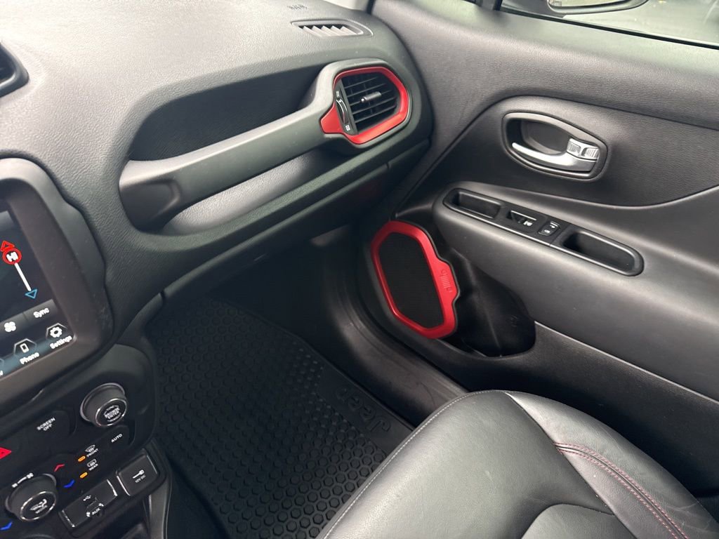 Used 2020 Jeep Renegade Trailhawk w/ Premium Leather Group image 21