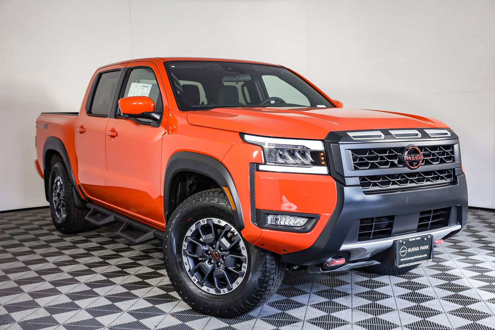 New 2025 Nissan Frontier PRO-4X w/ Pro Convenience Package image 1