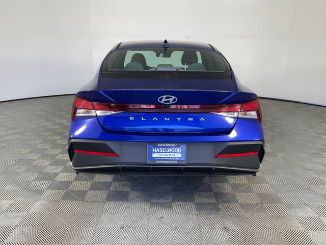 Certified 2025 Hyundai Elantra SE w/ Cargo Package image 23