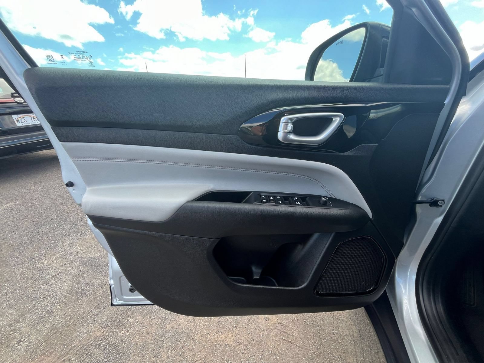 Used 2025 Jeep Compass Limited AWD/4WD image 18