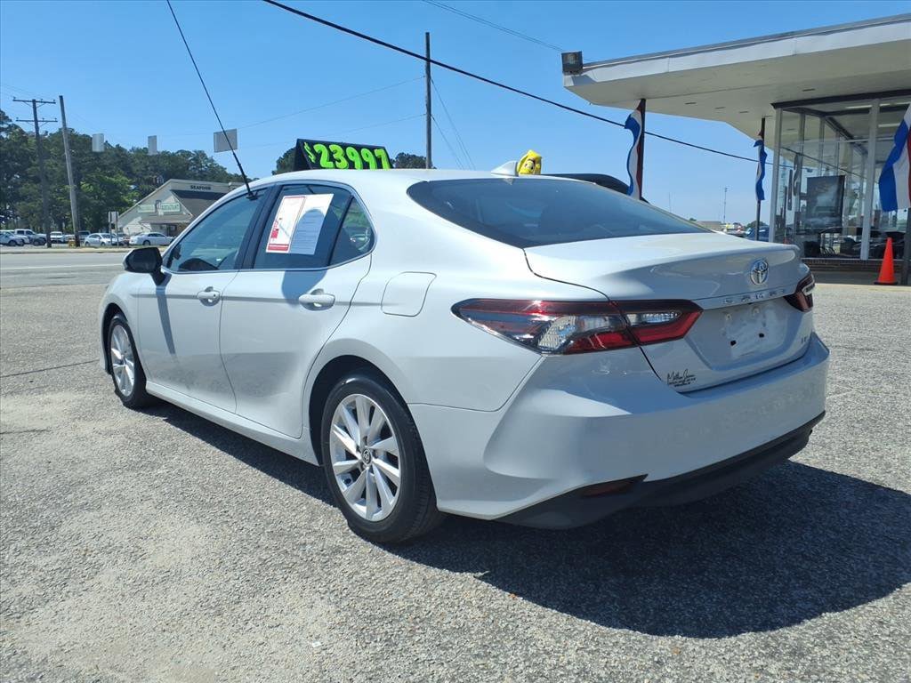 Used 2022 Toyota Camry LE FWD image 4