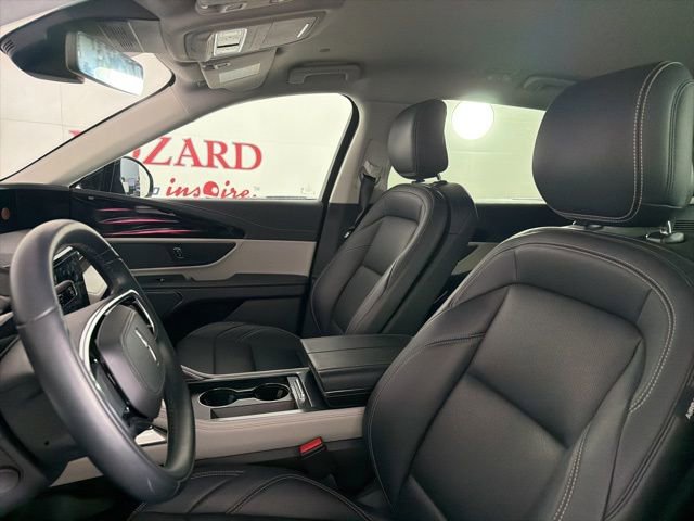 Used 2025 Lincoln Nautilus Premier image 9