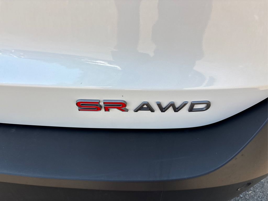 New 2025 Nissan Kicks SR image 14