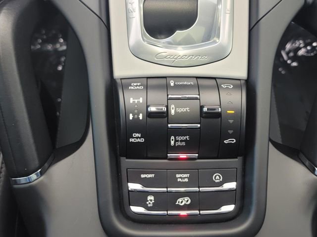 Used 2016 Porsche Cayenne GTS AWD/4WD image 22
