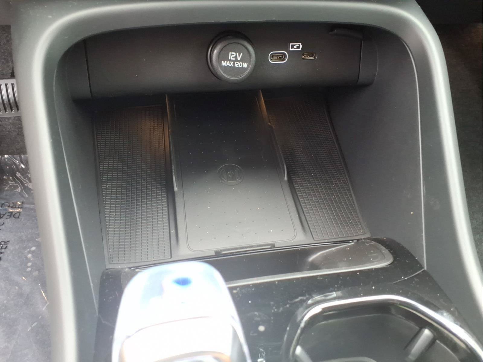 New 2026 Volvo XC40 B5 Plus w/ Climate Package AWD/4WD image 24