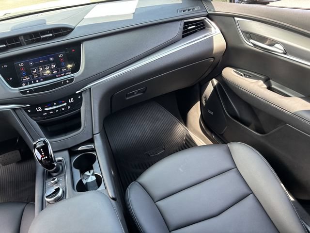 Used 2025 Cadillac XT5 Luxury FWD image 16