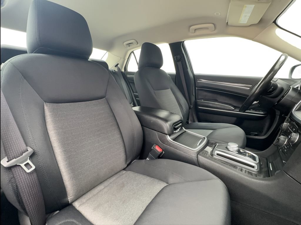 Used 2021 Chrysler 300 Touring w/ Sport Appearance Package image 31