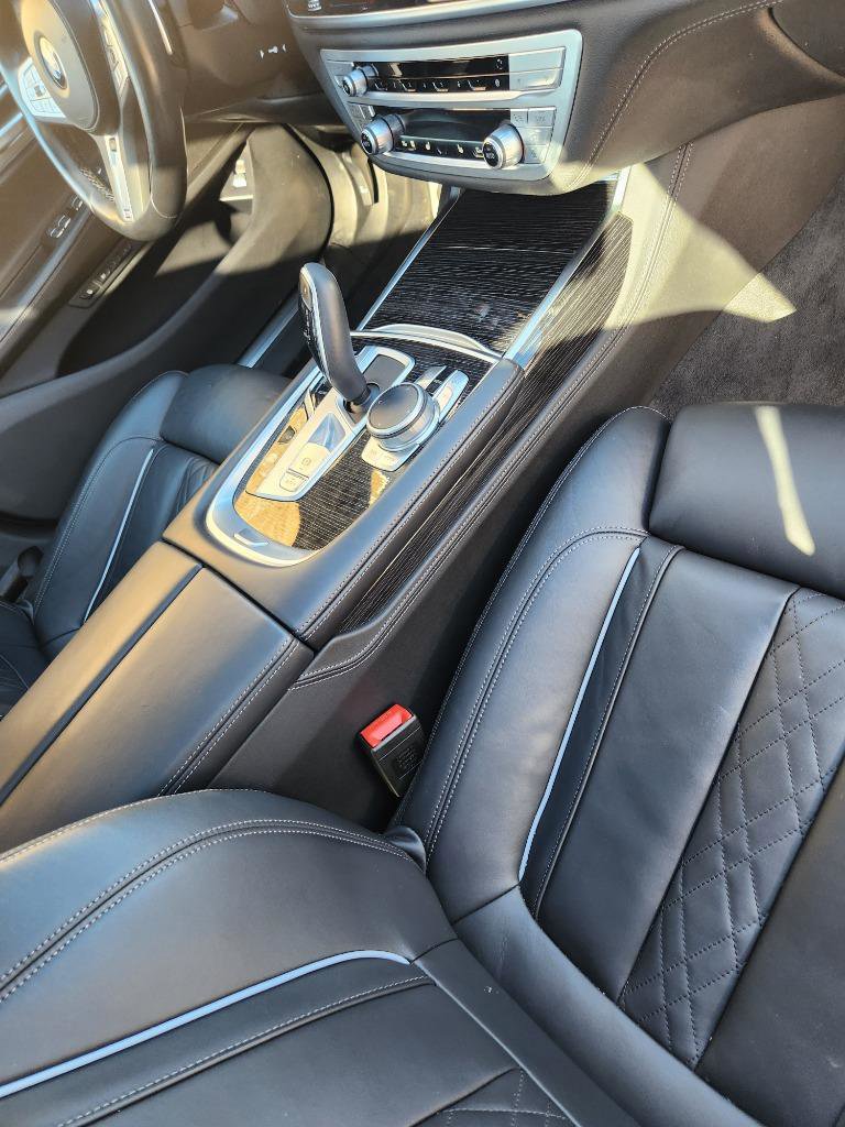 Used 2022 BMW 750i xDrive w/ M Sport Package image 12