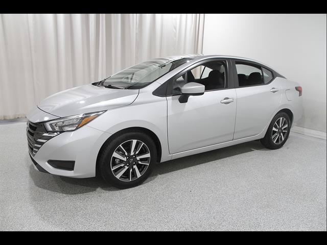 Used 2025 Nissan Versa SV FWD image 3