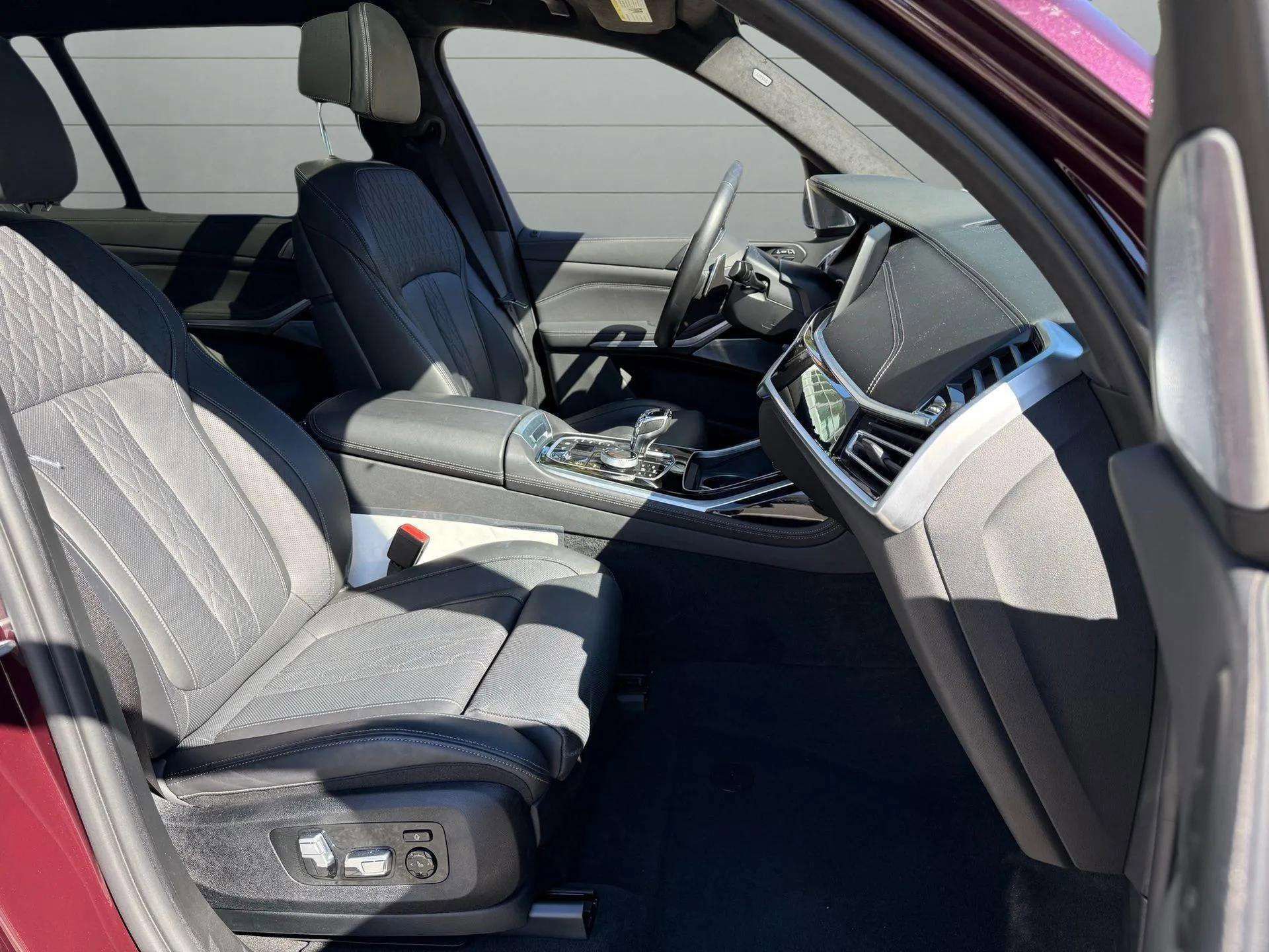 Used 2022 BMW X7 M50i image 29