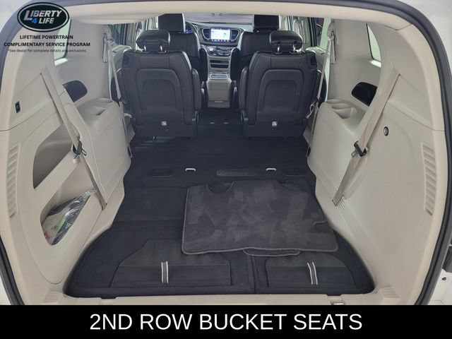 Used 2024 Chrysler Pacifica Touring-L FWD image 16