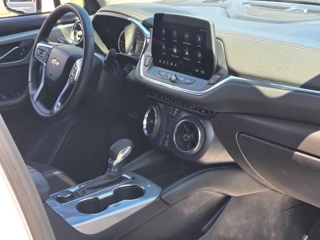 Certified 2025 Chevrolet Blazer LT FWD image 9
