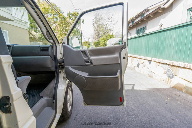 Used 2003 Volkswagen Eurovan MV FWD image 46