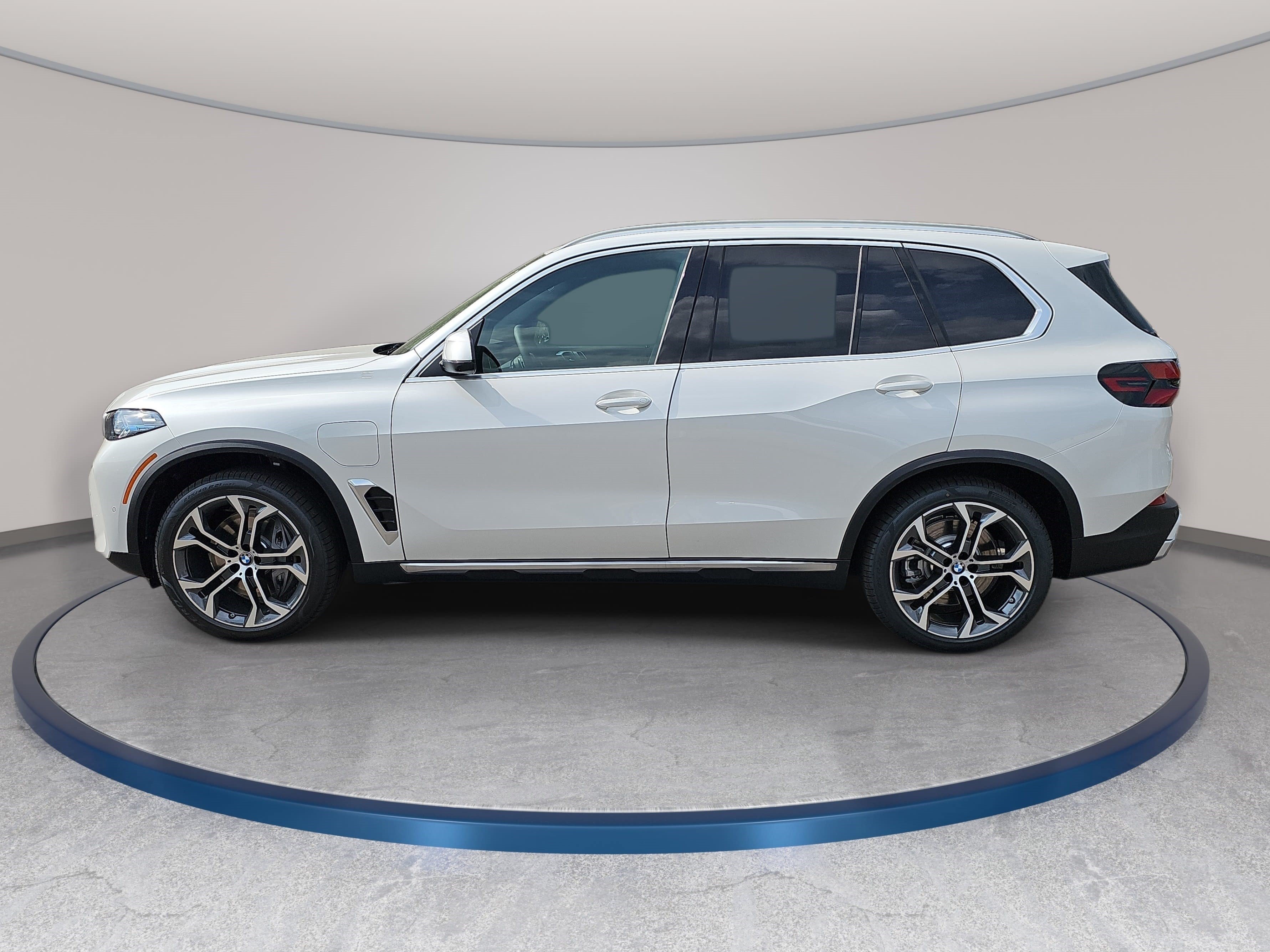 New 2026 BMW X5 xDrive50e AWD/4WD image 8