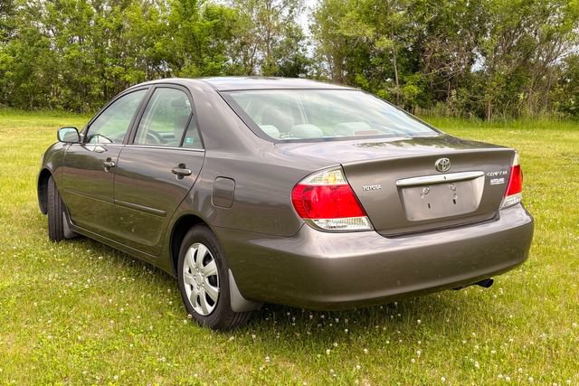 Used 2006 Toyota Camry LE FWD image 3