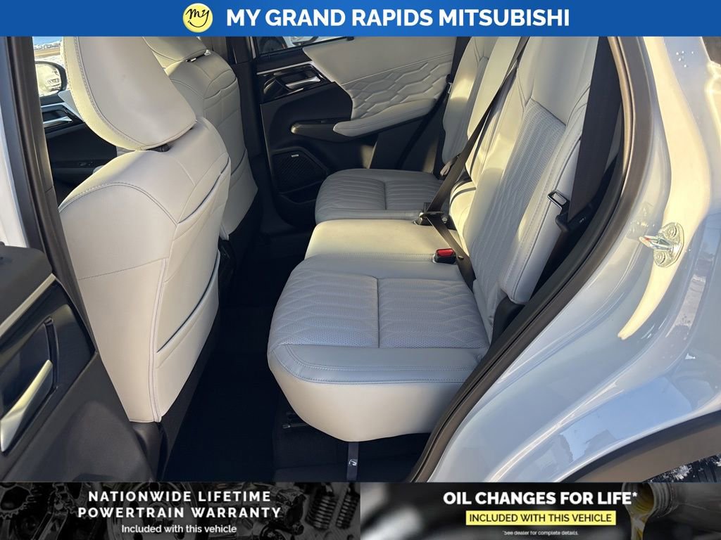 New 2026 Mitsubishi Outlander SEL image 11