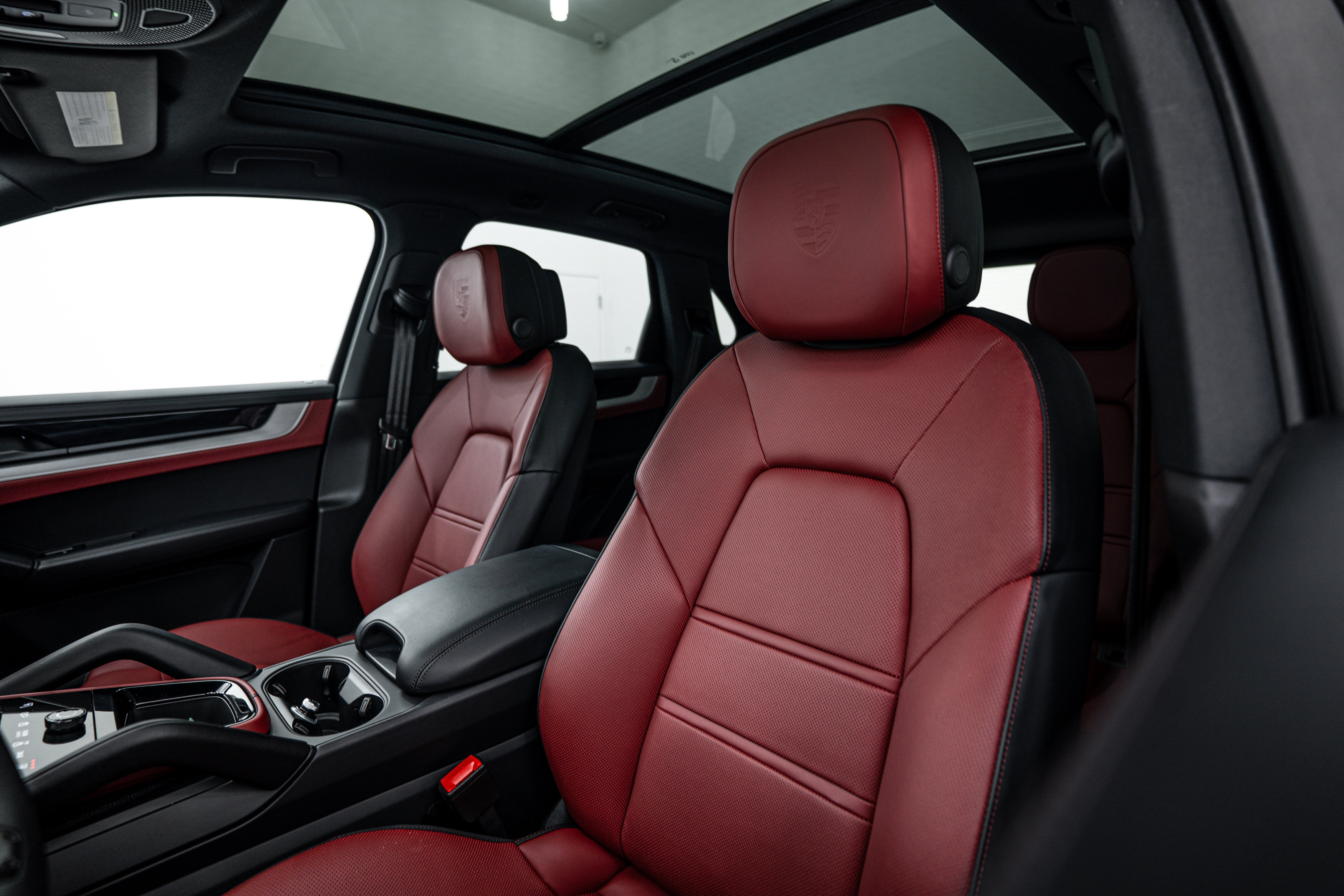 Certified 2025 Porsche Cayenne AWD/4WD image 21