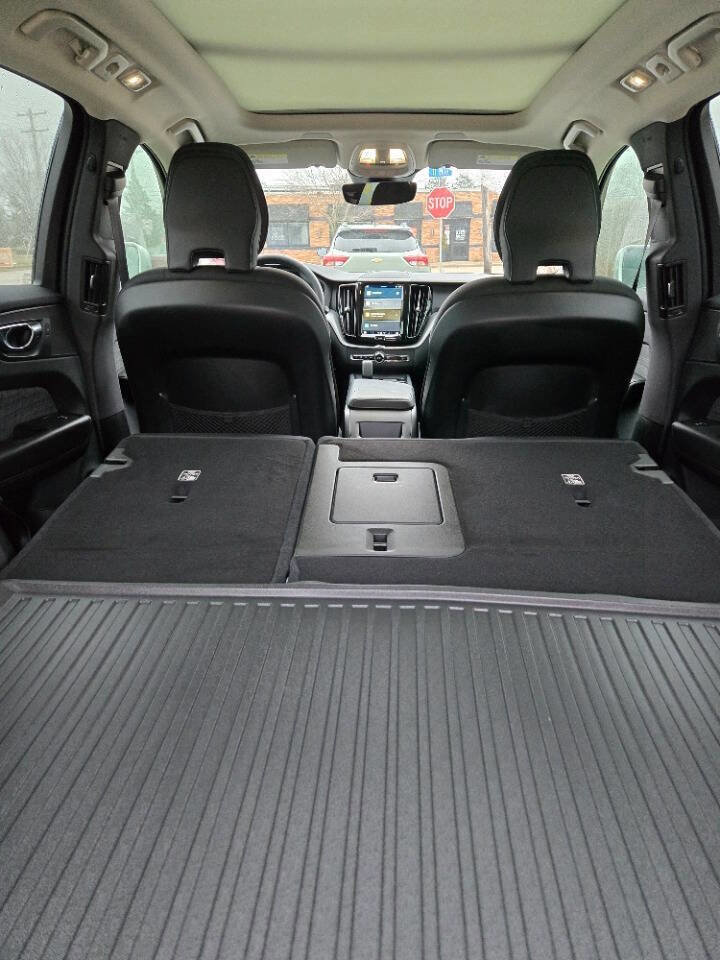 Used 2023 Volvo XC60 B5 Core image 18