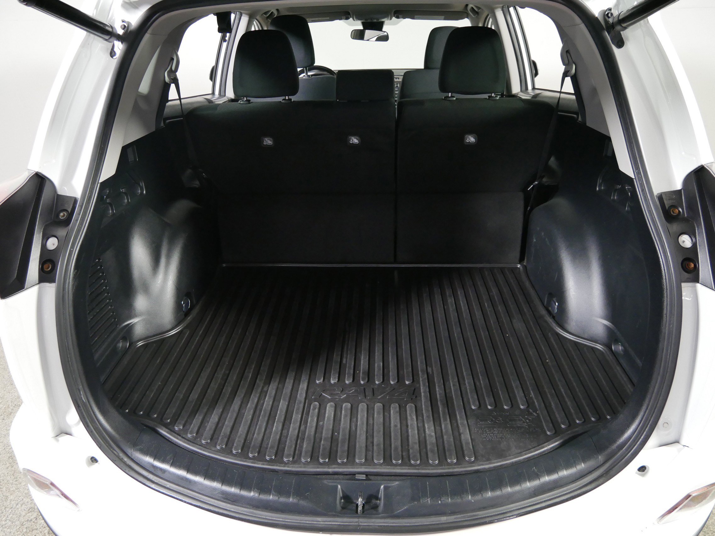 Used 2018 Toyota RAV4 XLE AWD/4WD image 18