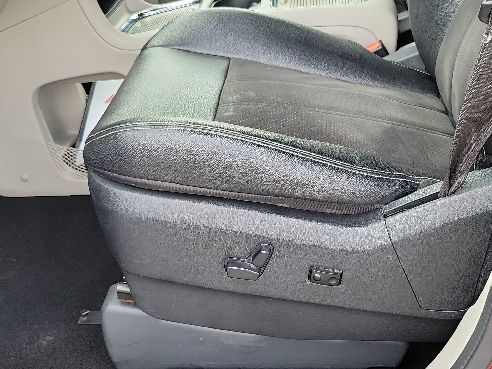 Certified 2020 Dodge Grand Caravan SXT FWD image 18