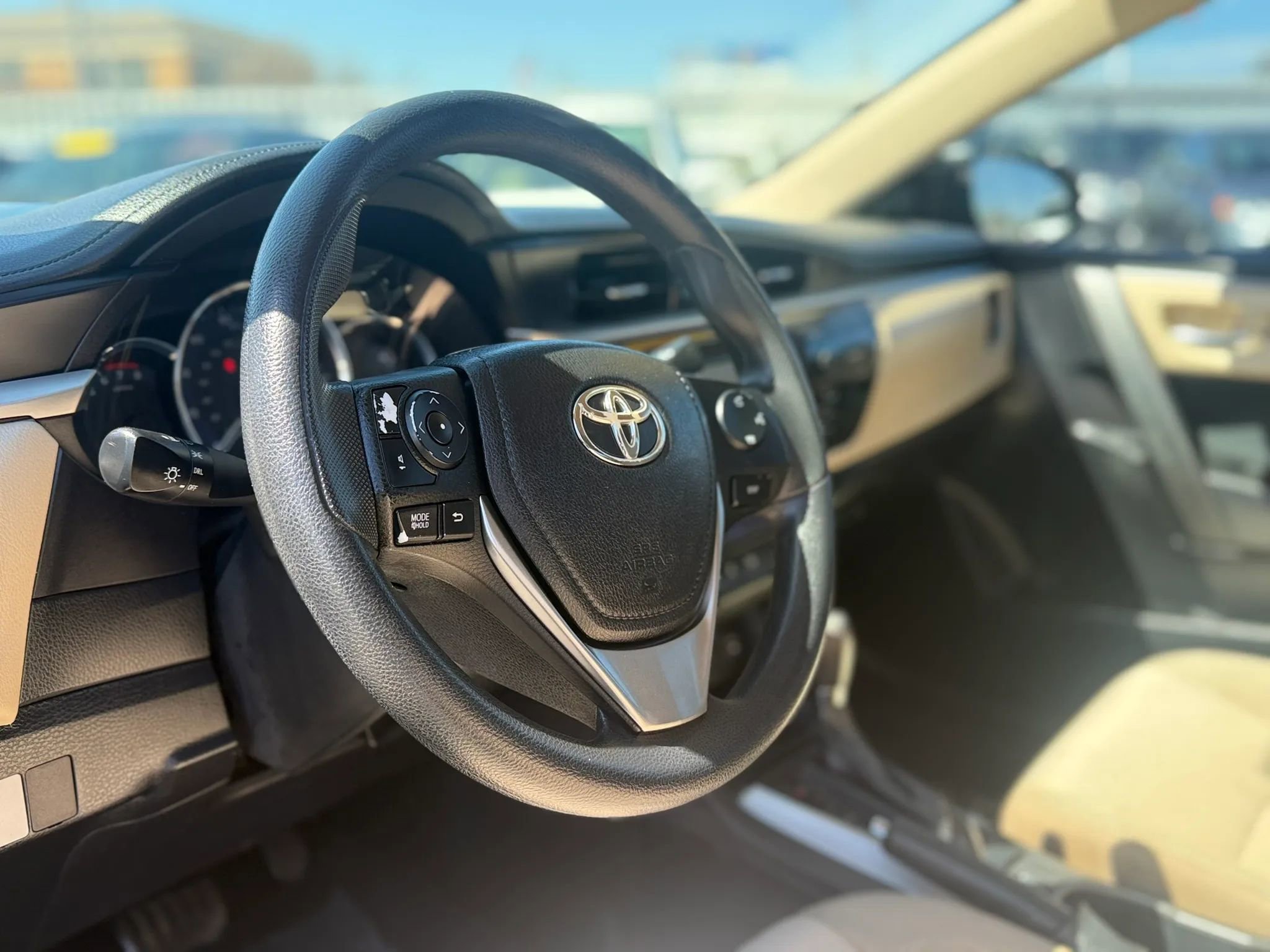 Used 2014 Toyota Corolla LE image 9