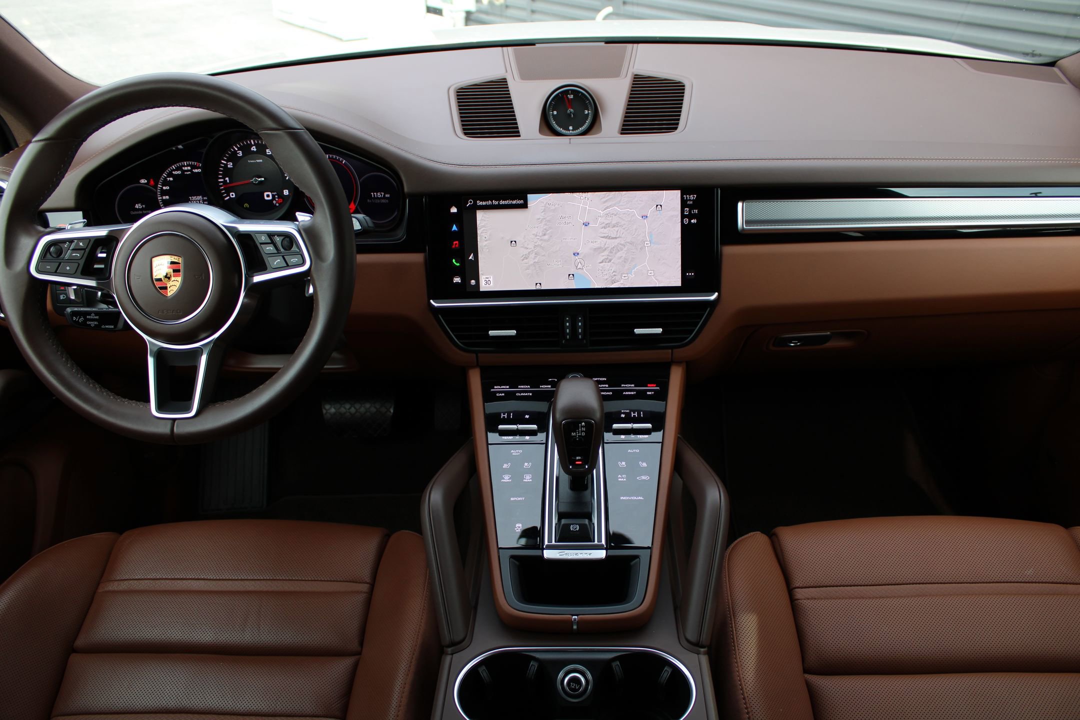 Certified 2023 Porsche Cayenne Platinum Edition image 23