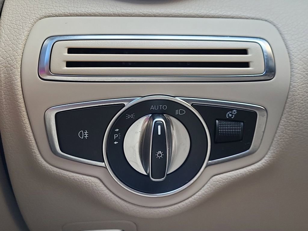 Certified 2021 Mercedes-Benz C 300 4MATIC Sedan image 21