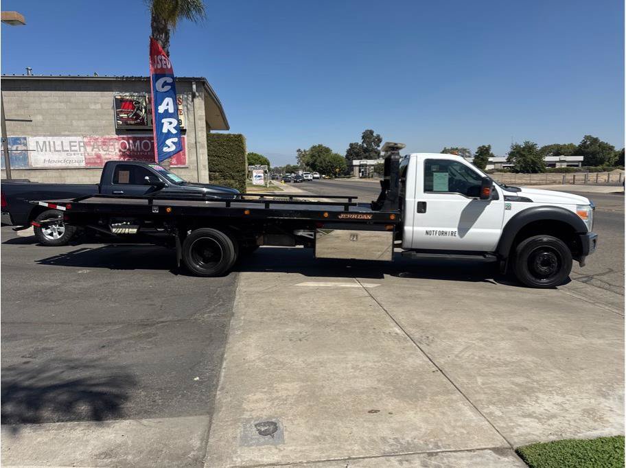 Used 2015 Ford F550 2WD Regular Cab Super Duty image 4