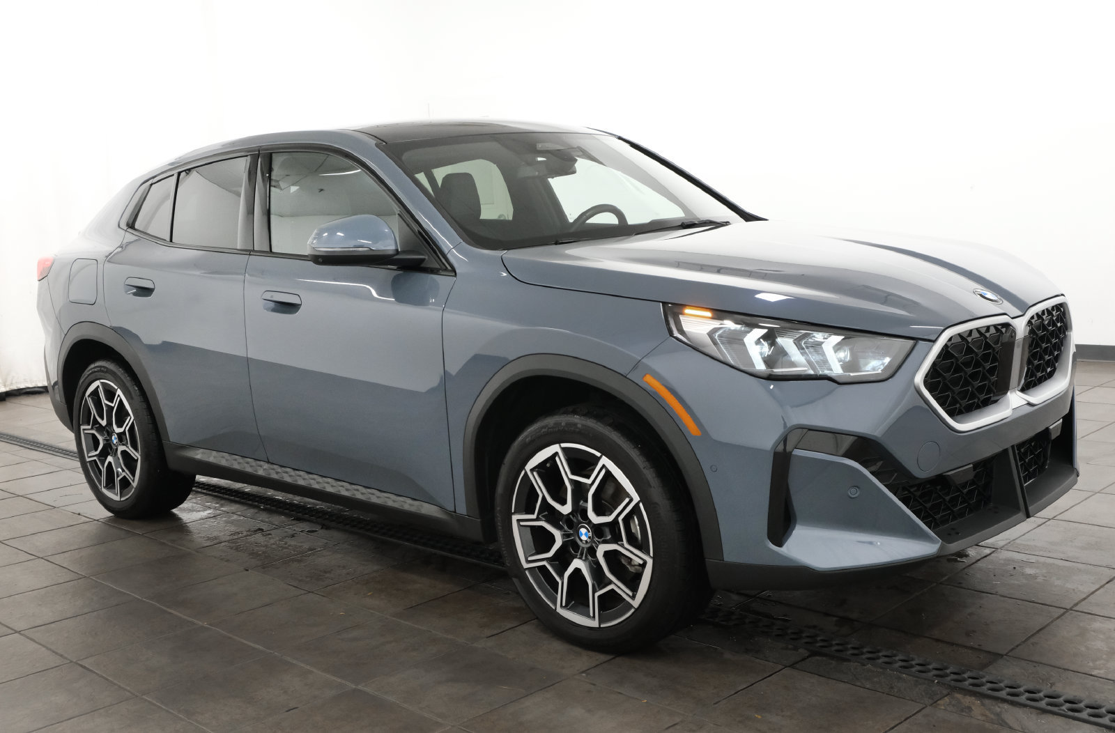 Used 2026 BMW X2 xDrive28i AWD/4WD image 7