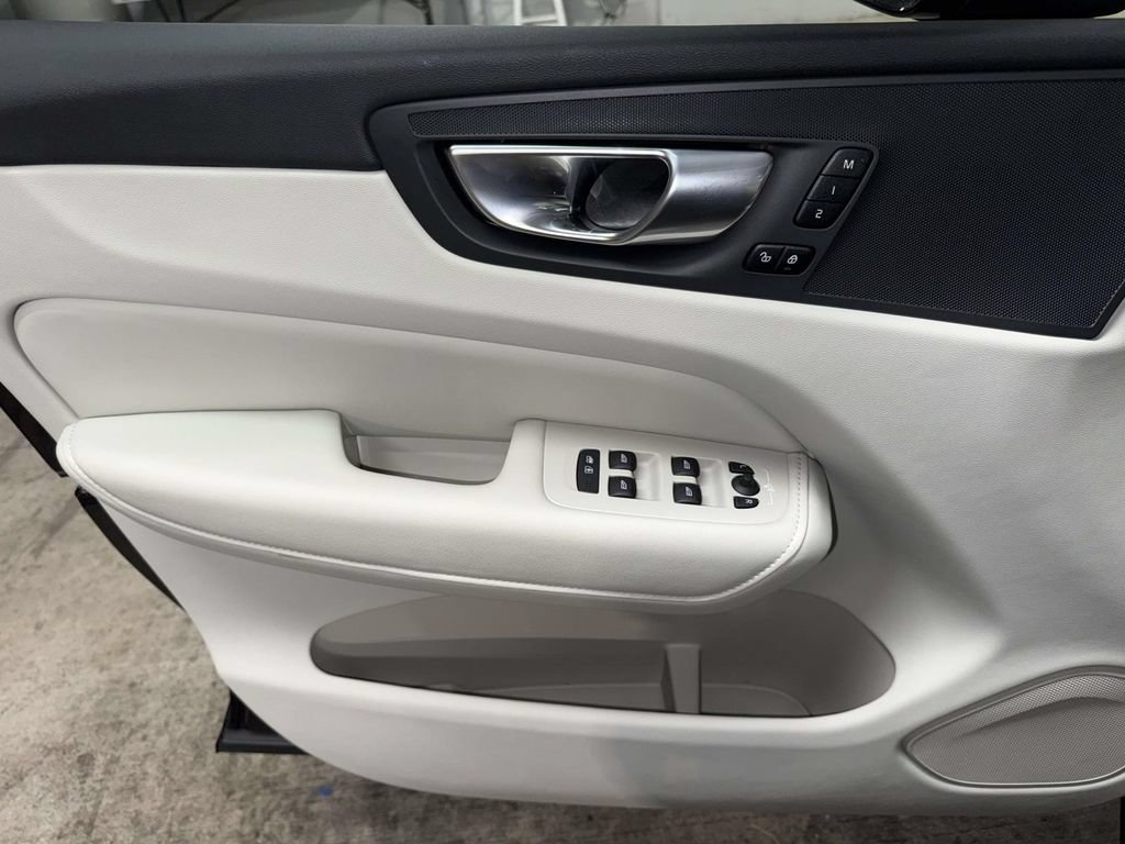 Used 2025 Volvo XC60 T8 Plus w/ Protection Package Premier AWD/4WD image 20