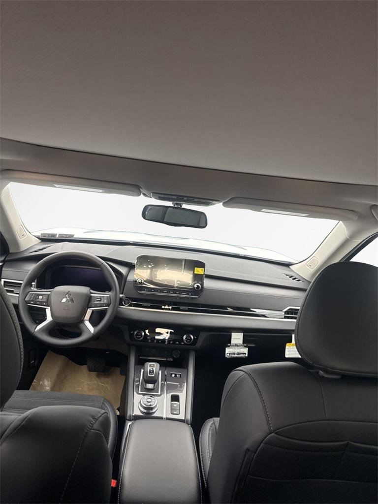 New 2025 Mitsubishi Outlander SE image 36