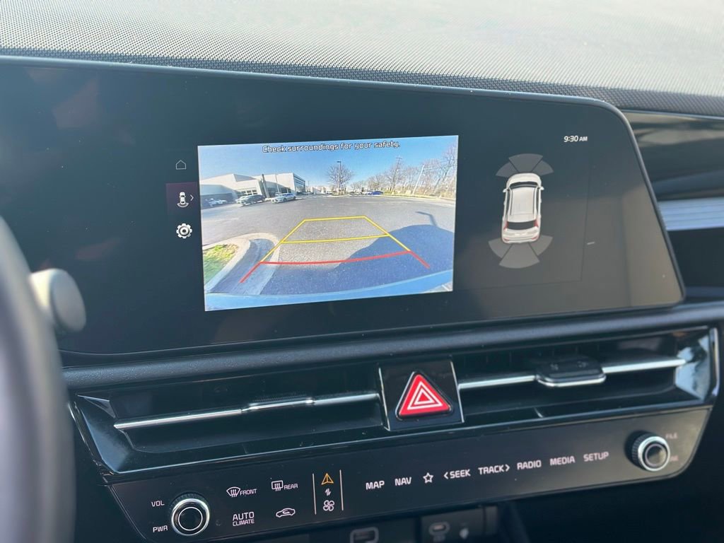 Used 2024 Kia Niro SX Touring image 13