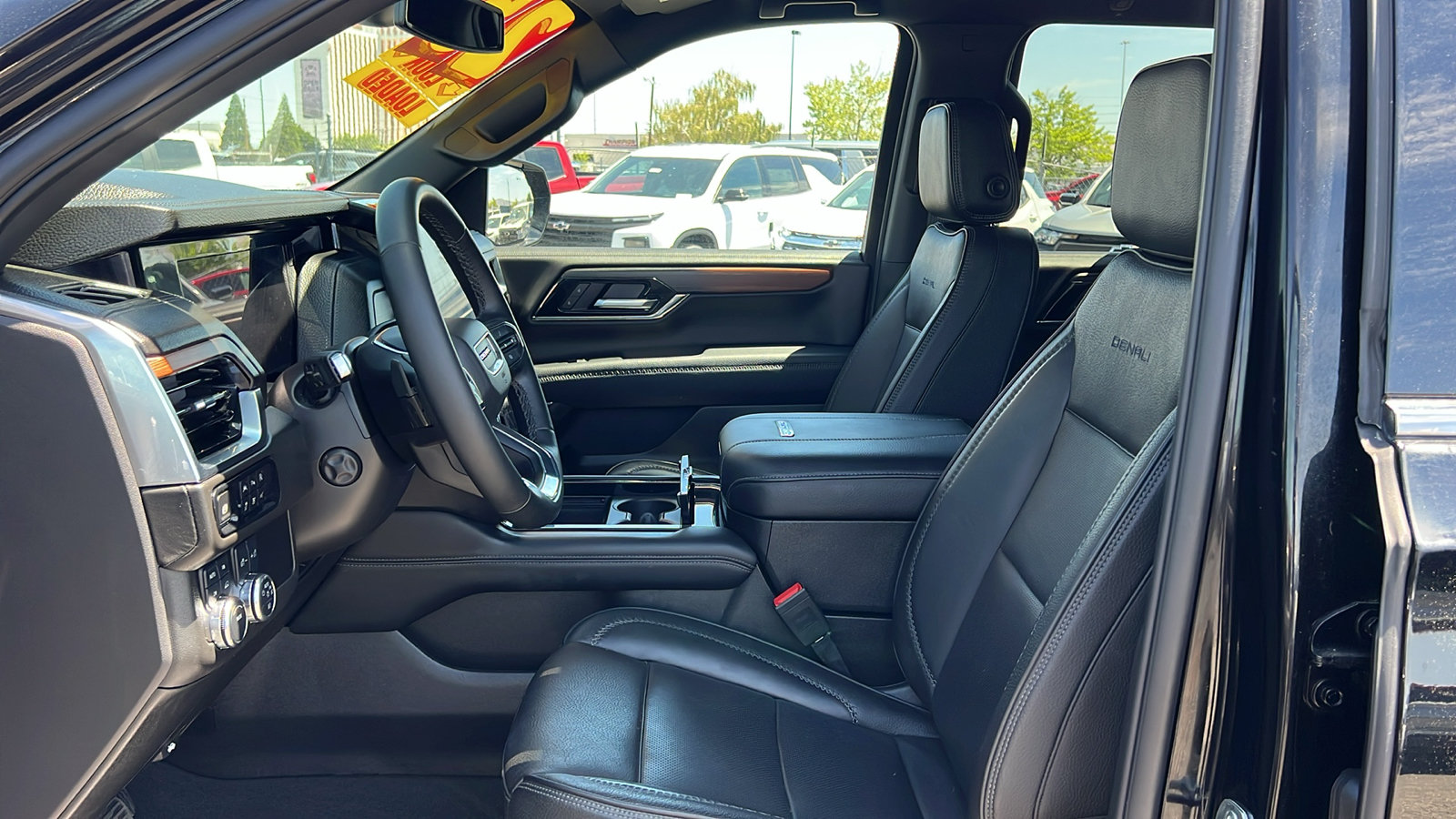 Certified 2025 GMC Yukon XL Denali AWD/4WD image 34