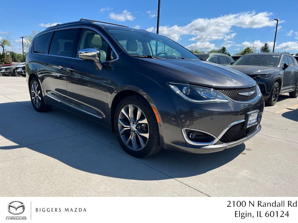 Used 2018 Chrysler Pacifica Limited w/ Tire & Wheel Group FWD image 1