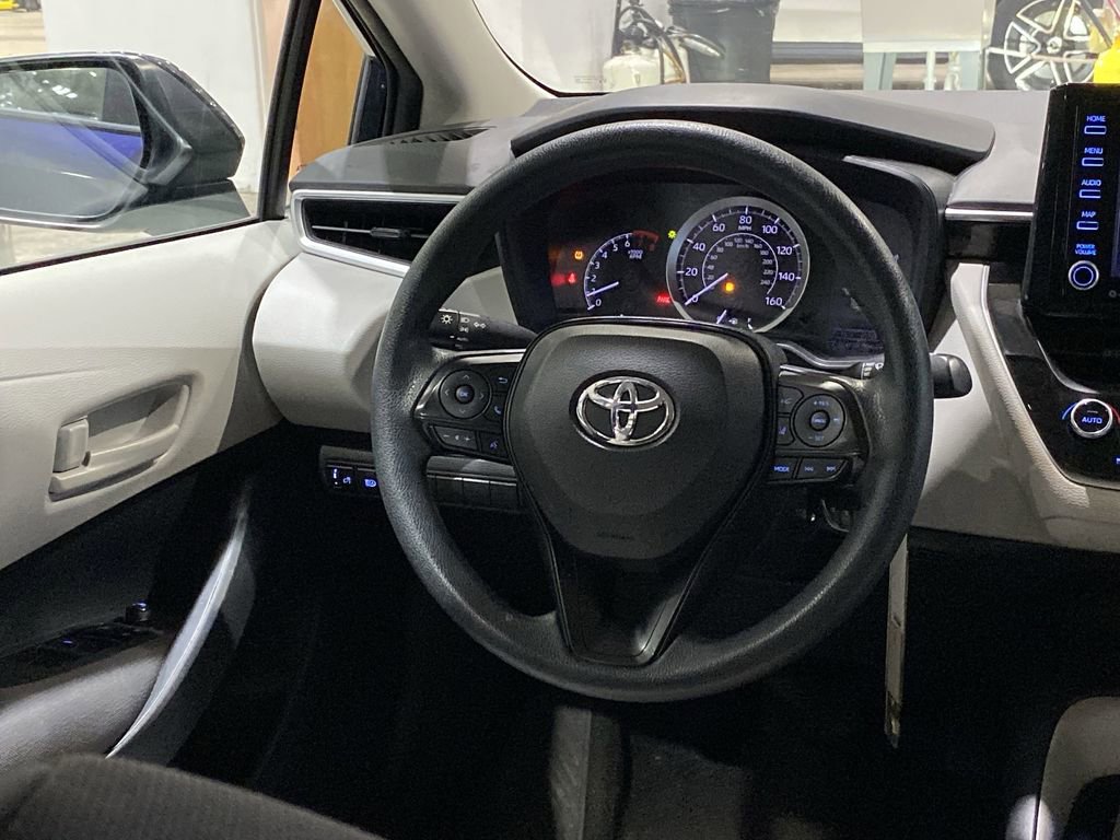 Used 2022 Toyota Corolla LE image 2