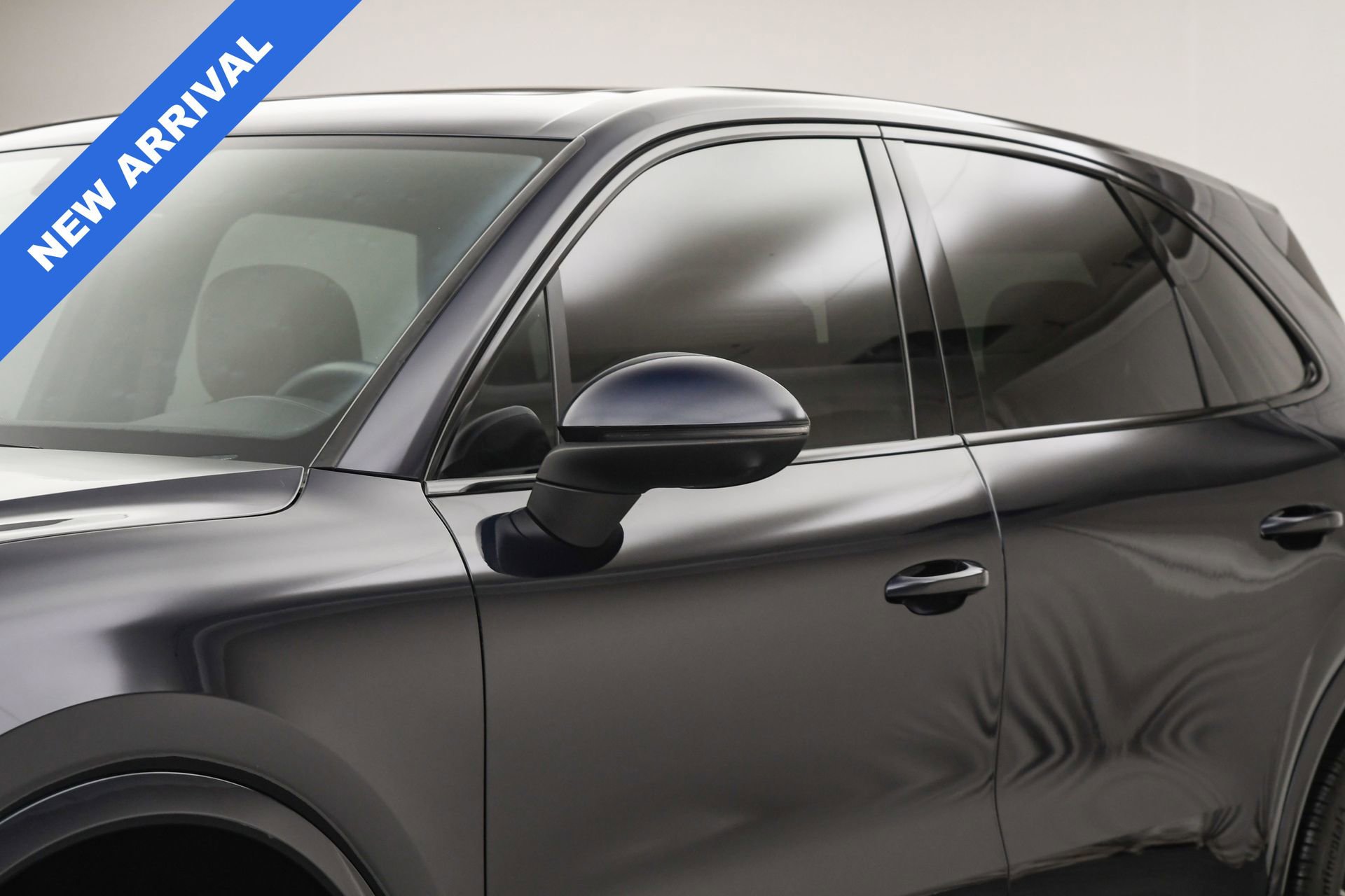 Used 2023 Porsche Cayenne Platinum Edition image 11