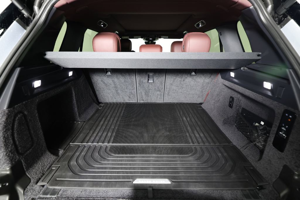 Used 2025 Land Rover Range Rover SE AWD/4WD image 12