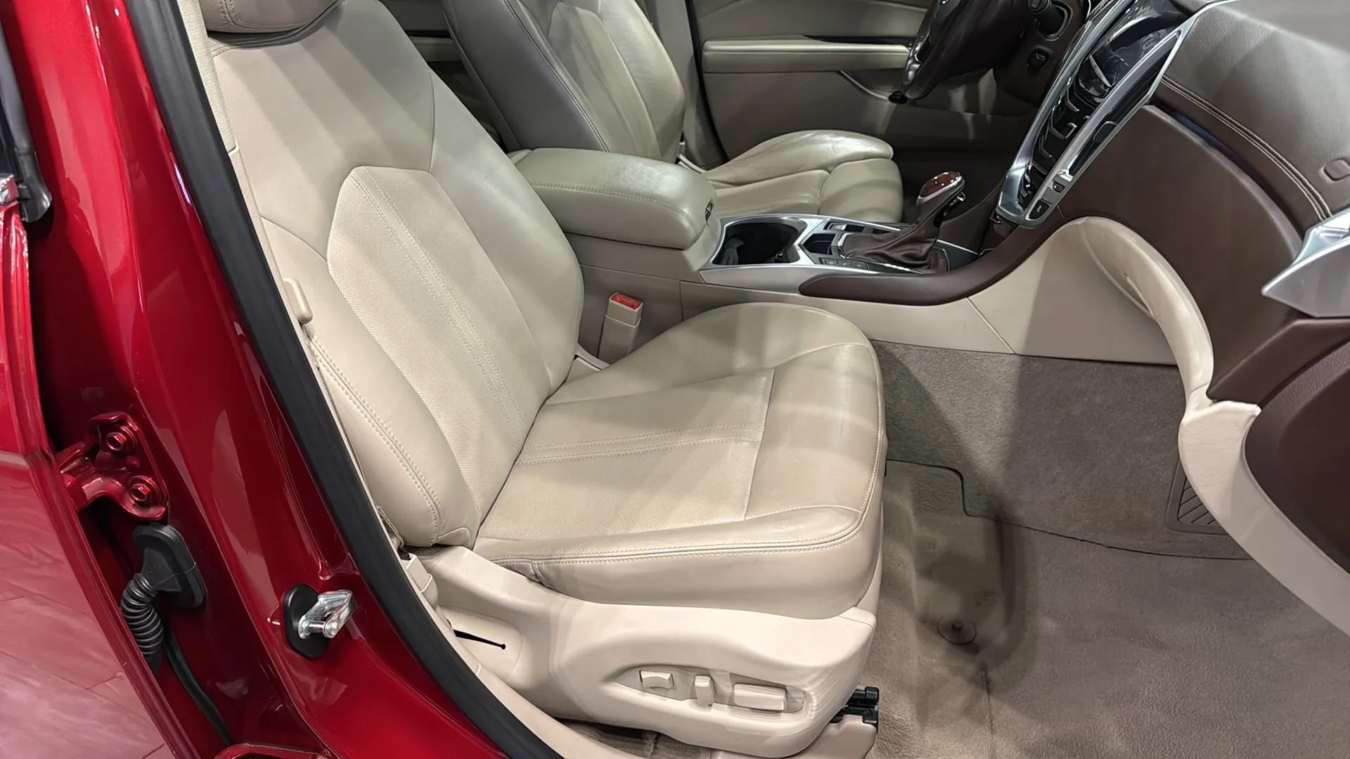 Used 2015 Cadillac SRX Luxury w/ Driver Awareness Package FWD image 45